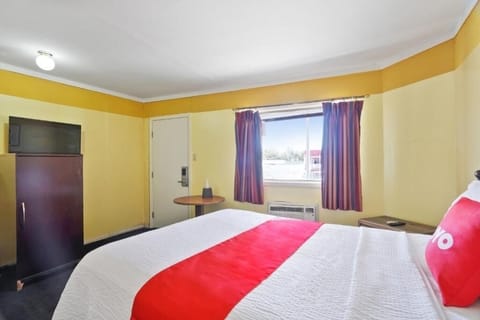 Bedroom. Interior and views may vary based on location and availability.