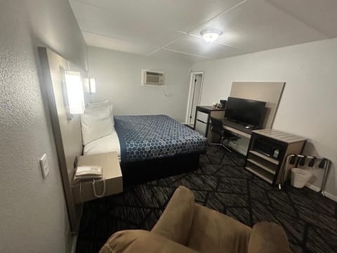 Bedroom. Interior and views may vary based on location and availability.