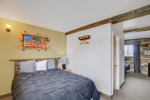 Stretch out and settle in with calming, cabin-style charm.