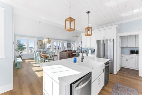 FULLY STOCKED GOURMENT KITCHEN WITH EVERYTHING YOU NEED TO CREATE GREAT MEALS AND MEMORIES