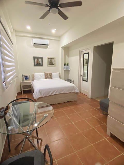 Studio Queen bed