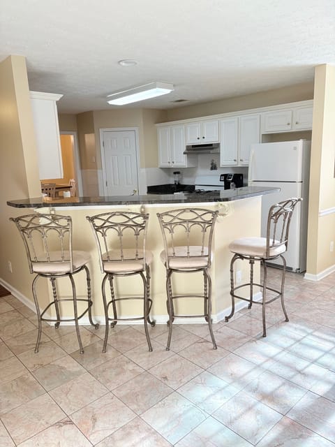 Full Kitchen with bar area and bar stools