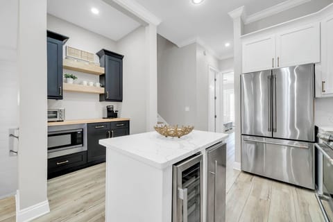 Fully equipped kitchen with all your cooking essentials!