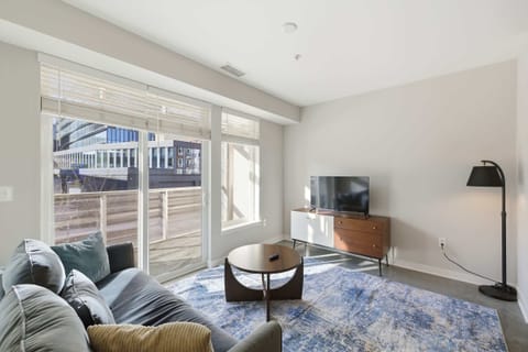CozySuites | Modern 1BR, Monument Circle, Indy