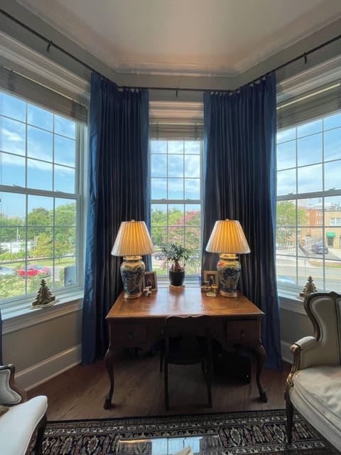 Bay window with wonderful natural lighting