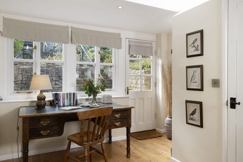 Royal Oak Cottage Study - StayCotswold