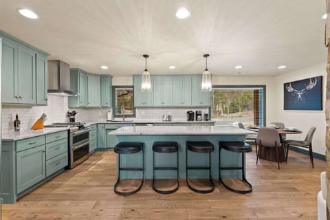 From sizzling skillets to gourmet creations (or simple toast), this kitchen is your stage for delicious memories.