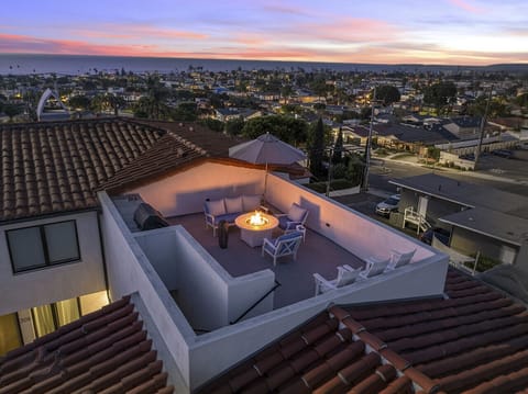 Rooftop deck w/ fire pit & city views—perfect for sunset lounging above the neighborhood