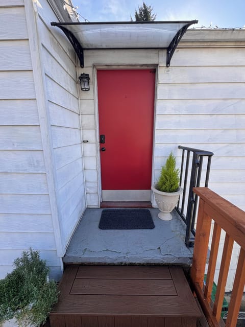 Private entrance with door code or Key.