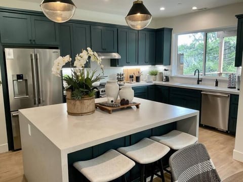 Entry Level | Kitchen. Stunning oversized island