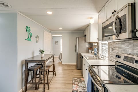 Kitchen | Single-Story House | In-Unit Laundry