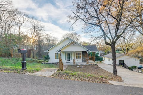 Birmingham Vacation Rental | 3BR | 2BA | 1,600 Sq Ft