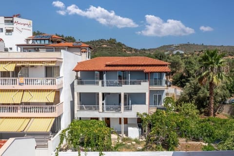 Exterior View of the Building and Surrounding Area