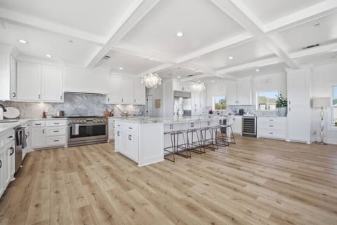 Kitchen in the great room — Easy entertaining layout