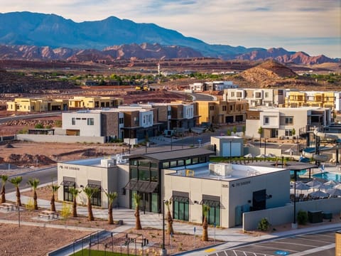 The Isle - Clubhouse, Lazy River, Waterslide, Pool, Spa, Outdoor Theater, Sand Volleyball Courts, Pickleball Courts, Fitness Center & Trailer Parking!(9)