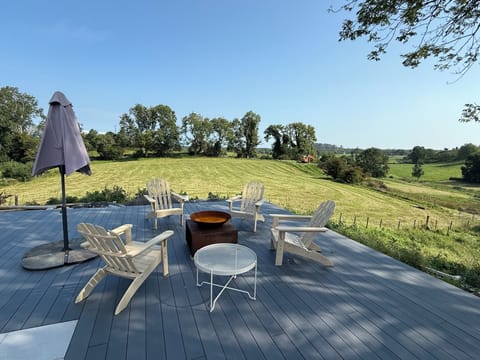 Exterior - Outdoor chairs and fire pit