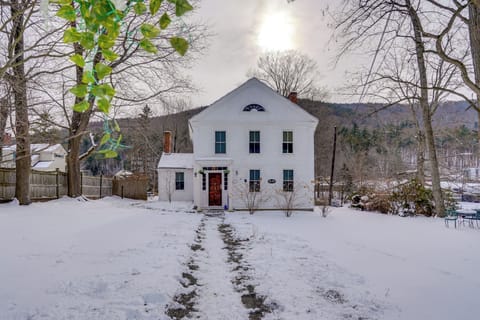 Lee Vacation Rental | 3BR | 2BA | 1,500 Sq Ft | Stairs Required