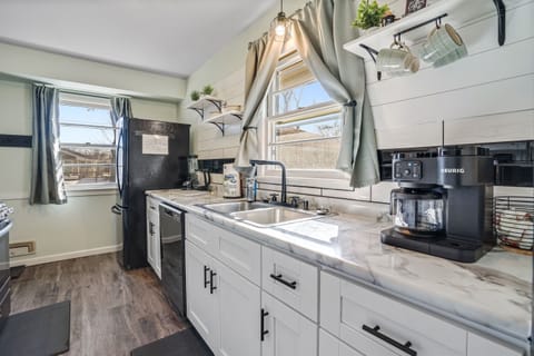 Kitchen is well stocked - coffee maker, knives, toaster, etc