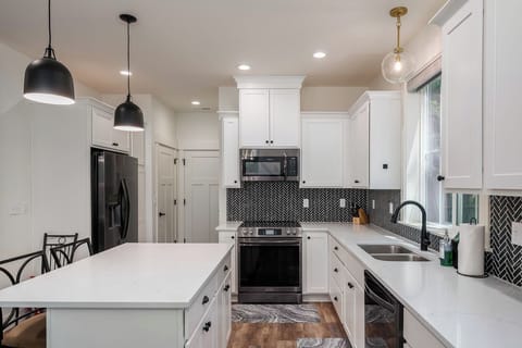 Mt Hood Hideaway Kitchen