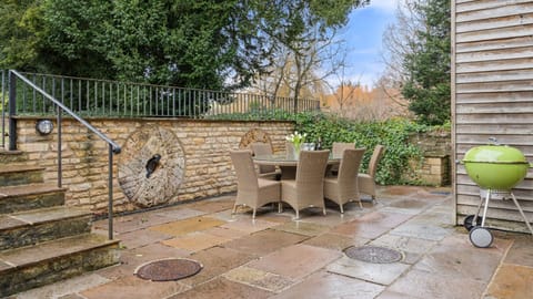 With a table seating eight you can fire up the BBQ and make the most of your secluded location.