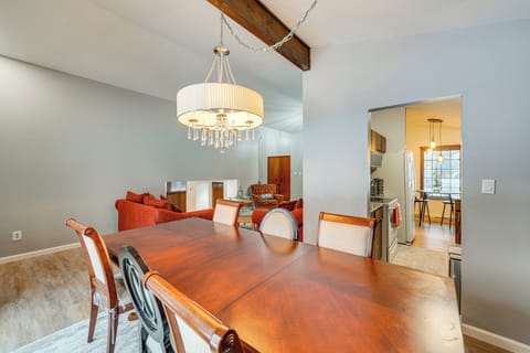 Dining Area | Dishware/Flatware Provided | Main Level