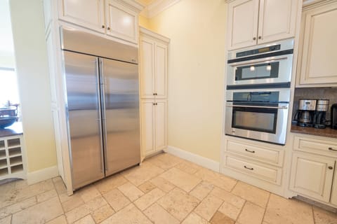 Spacious and Well-Equipped Kitchen