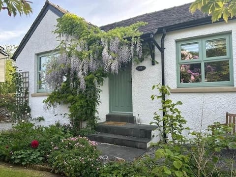 Entrance - Wysteria 