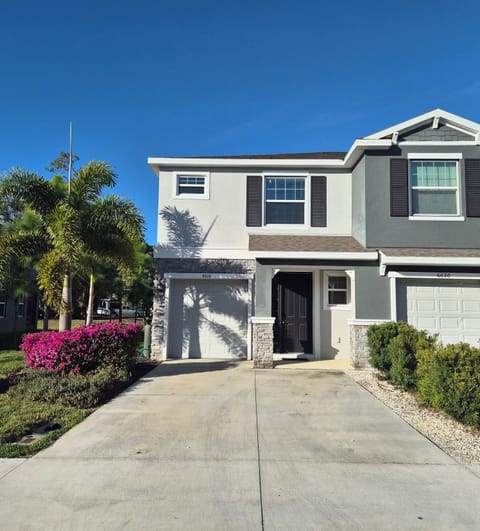 End unit townhome, driveway can fit 2 vehicles 