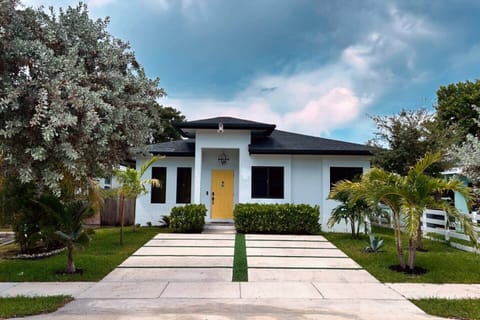 Updated Modern Home with Curb Appeal and Parking for 2 cars