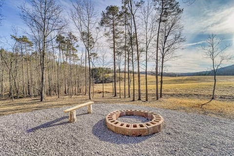 Hopewell Vacation Rental | 2BR | 1BA | 500 Sq Ft