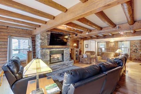 Bloomington Vacation Rental | 4BR | 2.5BA | 3,800 Sq Ft