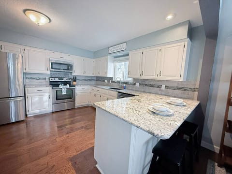Cook, gather, and create memories in this bright and spacious kitchen featuring granite countertops, stainless steel appliances, and a cozy breakfast bar. Perfect for preparing meals and enjoying time together after a day on the lake.
