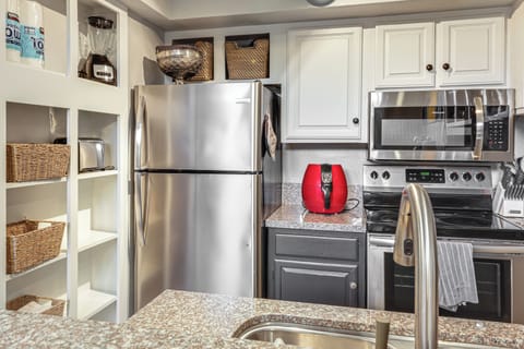 Kitchen | Main Floor