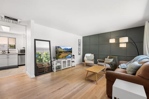 Upon arriving you`ll be greeted by this cozy family room