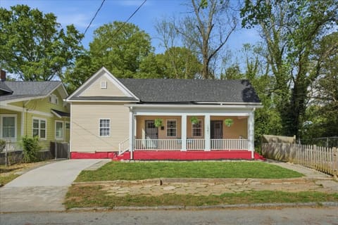Dual-unit duplex designed for large group stays