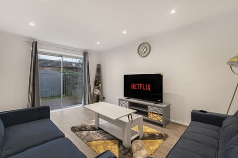 Shortlet express, beautiful 3 bedroom house in Laindon