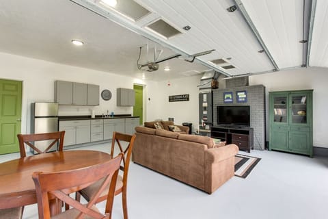Garage Living Area | Relaxed Space for Groups