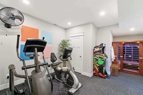 New spa-like home, pool, sauna, hot tub, exercise room, sleeps 14, 3 baths House in Clive