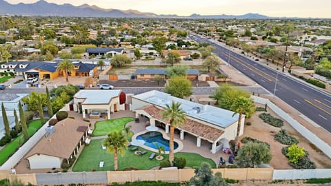 Prime Scottsdale location close to dining, golf, and attractions