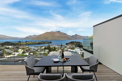 Panoramic lake and mountain views