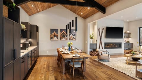 The Whitefish Luxe Lodge (9341)