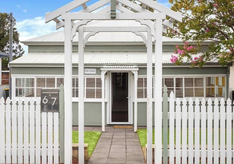 The Cottage  |  Shellharbour Village Walk to Shops and Restaurants