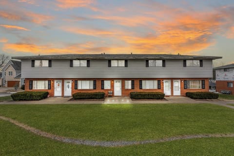 Private-entry apartment in a charming residential home