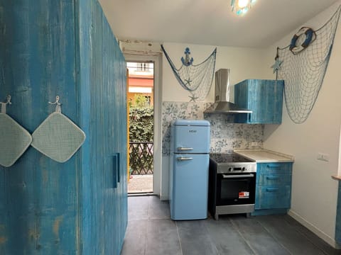 Autumn, Kitchen, Spring, Summer