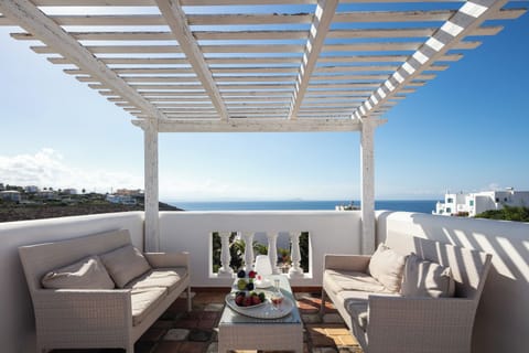 Spacious veranda with sitting area and amazing sea views!