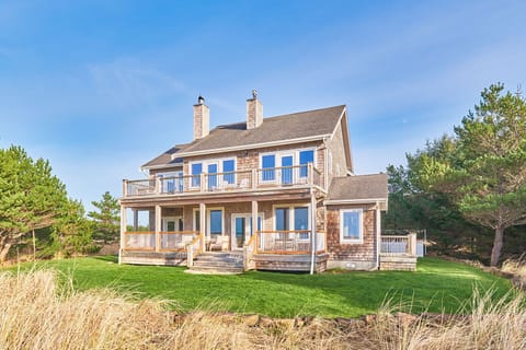 Savor the exquisite ocean views from the balconies!