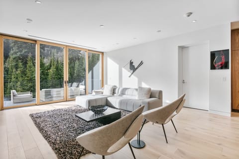 Indoors, Home Decor, Architecture, Building, Furniture