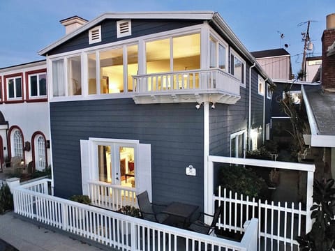 Welcome to LB Peninsula – Steps to Beach