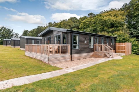 Elsham Lodge (Pet)