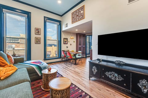 Golden Vacation Rental | 1BR | 1BA | 500 Sq Ft | Stairs to Enter